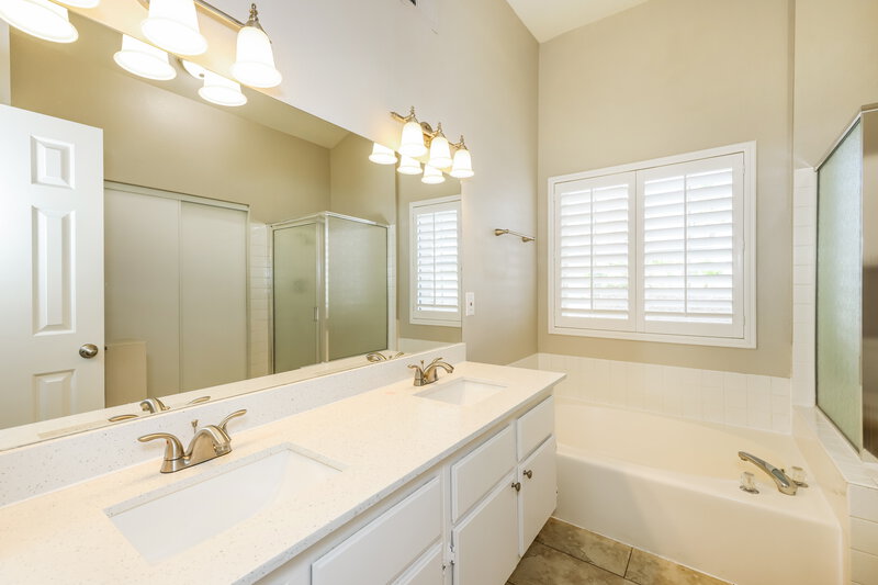 2,090/Mo, 2509 Kilmaron Cir Henderson, NV 89014 Main Bathroom View
