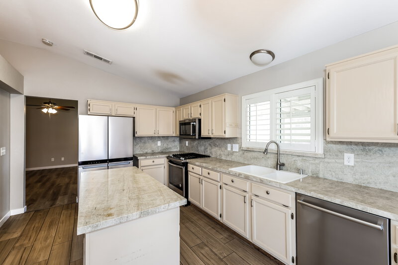 2,525/Mo, 360 Dooley Dr Henderson, NV 89015 Kitchen View