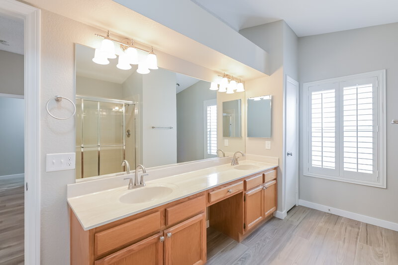 3,620/Mo, 360 Dooley Dr Henderson, NV 89015 Main Bathroom View