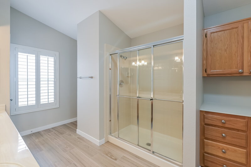 3,620/Mo, 360 Dooley Dr Henderson, NV 89015 Main Bathroom View 2