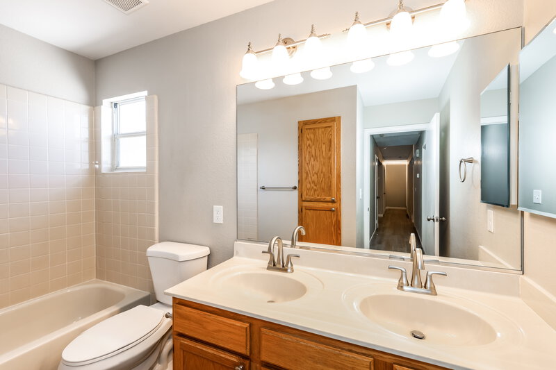 2,525/Mo, 360 Dooley Dr Henderson, NV 89015 Bathroom View