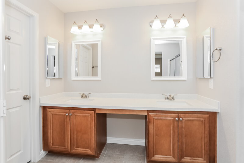 2,400/Mo, 3568 Meridale Dr Las Vegas, NV 89147 Main Bathroom View