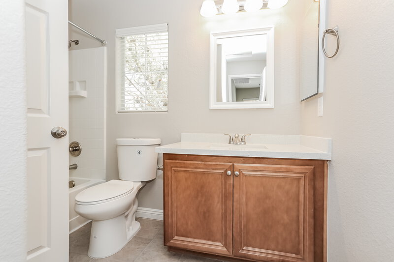 2,400/Mo, 3568 Meridale Dr Las Vegas, NV 89147 Bathroom View