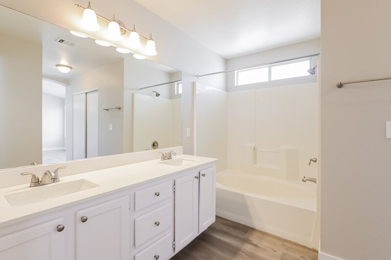 2,310/Mo, 1712 Montavo Ave Henderson, NV 89074 Main Bathroom View