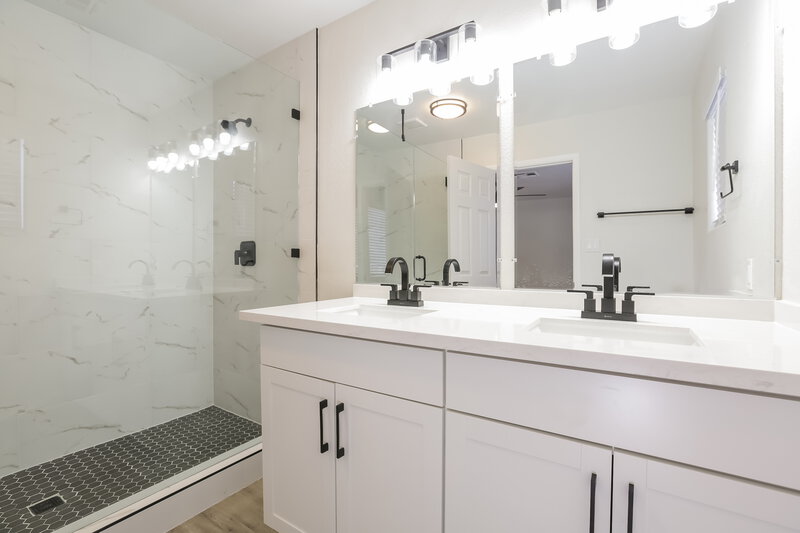 1,755/Mo, 5115 Souvenir Ln Las Vegas, NV 89118 Main Bathroom View