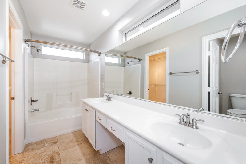 2,245/Mo, 10413 Gunpowder Falls St Las Vegas, NV 89183 Main Bathroom View