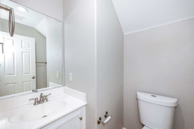 2,245/Mo, 10413 Gunpowder Falls St Las Vegas, NV 89183 Bathroom View 2