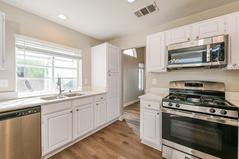 2,440/Mo, 2043 Angel Falls Dr Henderson, NV 89074 Kitchen View 2