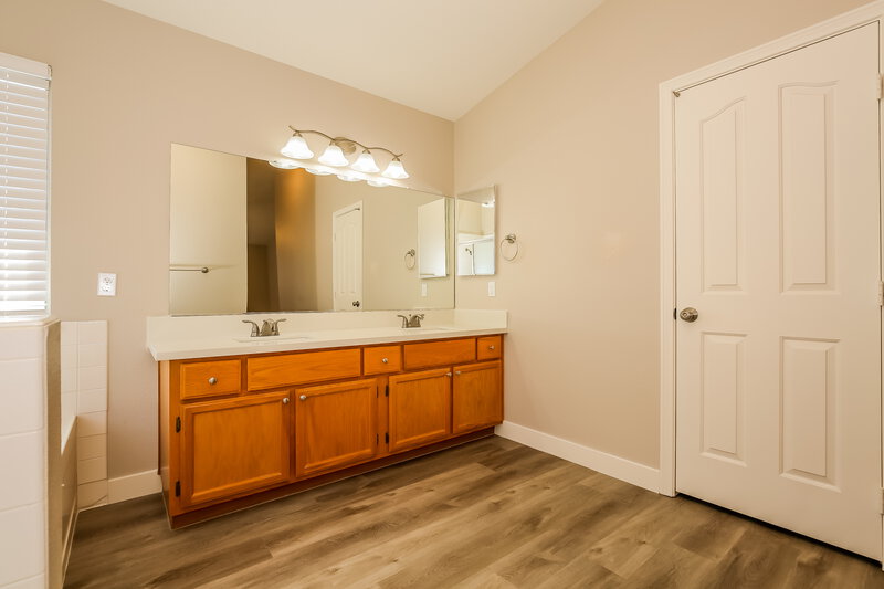 2,470/Mo, 5616 Red Bluff Dr Las Vegas, NV 89130 Main Bathroom View