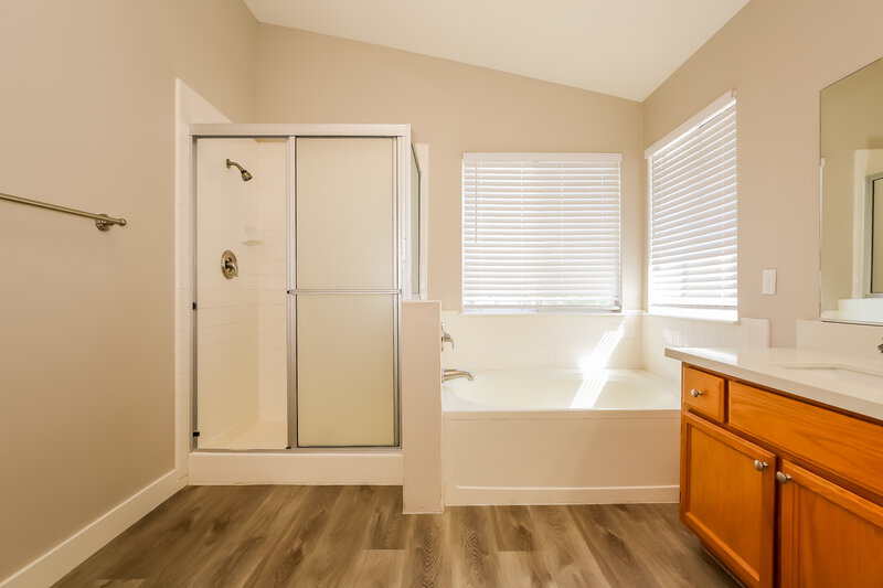 2,470/Mo, 5616 Red Bluff Dr Las Vegas, NV 89130 Main Bathroom View 2