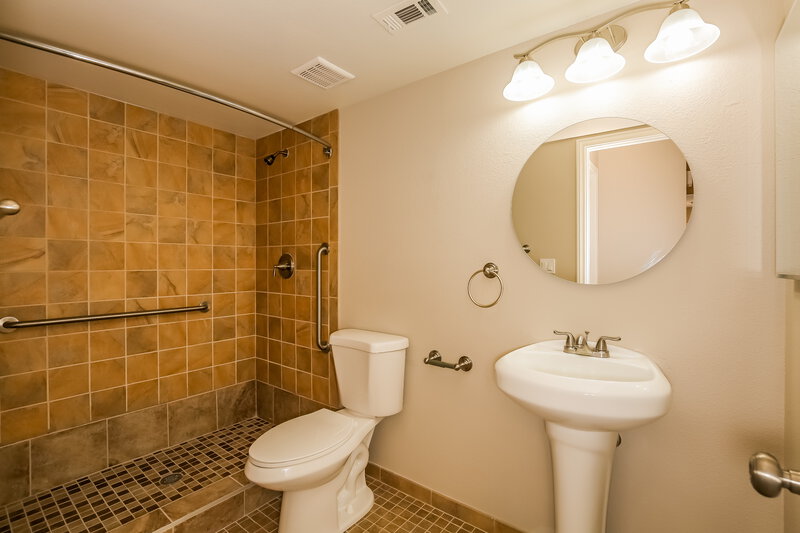 2,470/Mo, 5616 Red Bluff Dr Las Vegas, NV 89130 Bathroom View 2