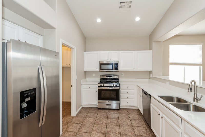 2,095/Mo, 71 Saint Johns Wood Ave Henderson, NV 89002 Kitchen View
