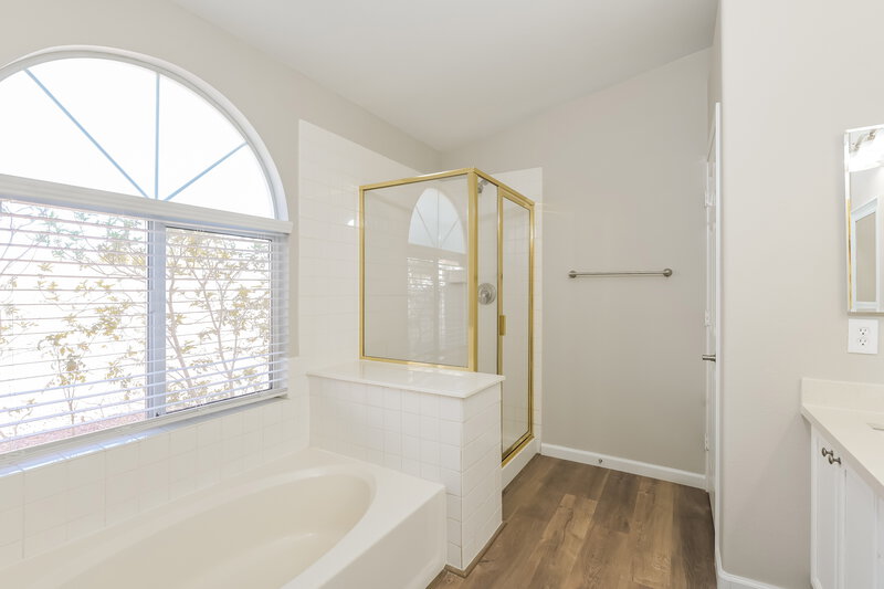 2,270/Mo, 330 Island Reef Ave Henderson, NV 89012 Main Bathroom View