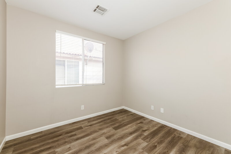 1,960/Mo, 9782 Vista Crest Ave Las Vegas, NV 89148 Bedroom View 3