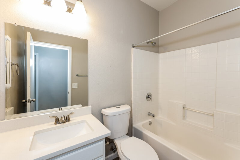 1,960/Mo, 9782 Vista Crest Ave Las Vegas, NV 89148 Bathroom View