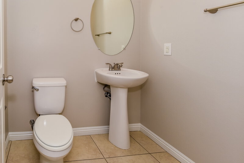 2,325/Mo, 9519 Vega Carpio Ave Las Vegas, NV 89178 Bathroom View