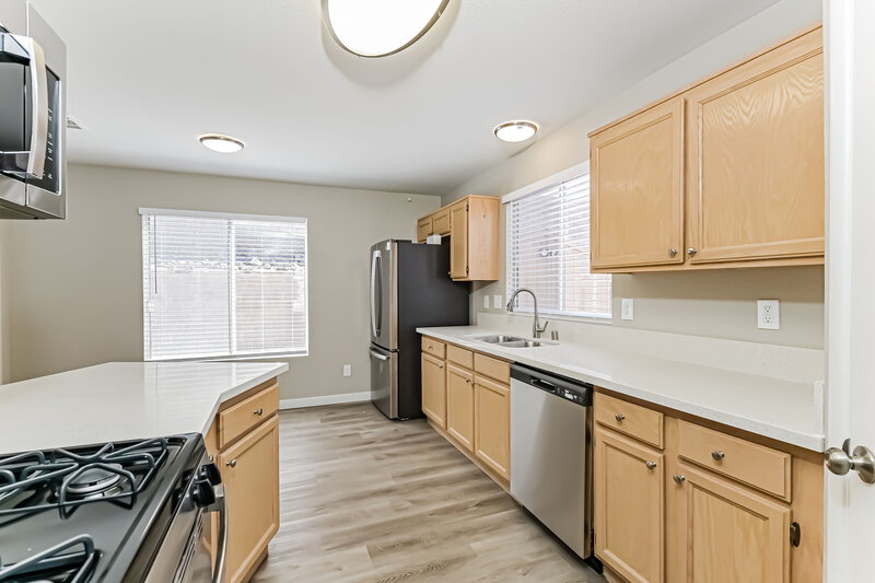 2,120/Mo, 439 Viewmont Dr Henderson, NV 89015 Kitchen View 2
