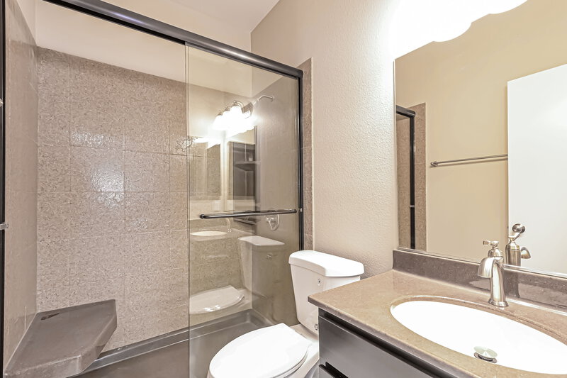 2,120/Mo, 439 Viewmont Dr Henderson, NV 89015 Main Bathroom View