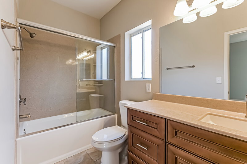 2,120/Mo, 439 Viewmont Dr Henderson, NV 89015 Bathroom View