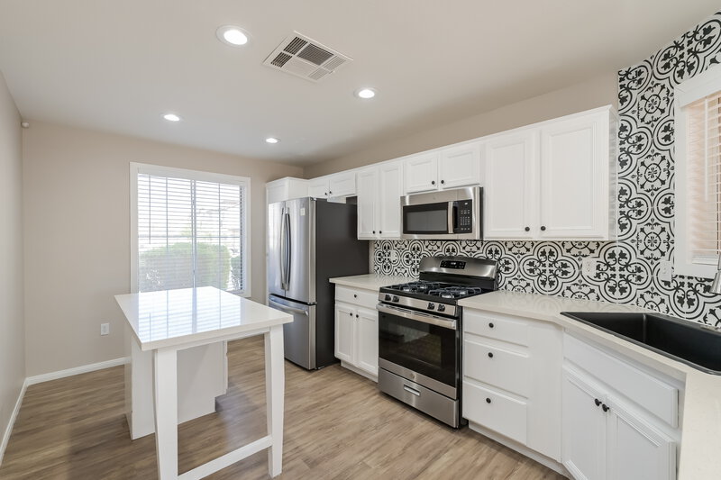 2,310/Mo, 5007 Pine Mountain Ave Las Vegas, NV 89139 Kitchen View