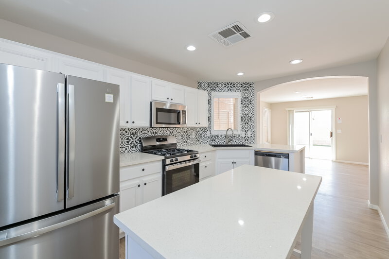 2,310/Mo, 5007 Pine Mountain Ave Las Vegas, NV 89139 Kitchen View 2