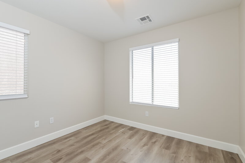 2,310/Mo, 5007 Pine Mountain Ave Las Vegas, NV 89139 Bedroom View 2