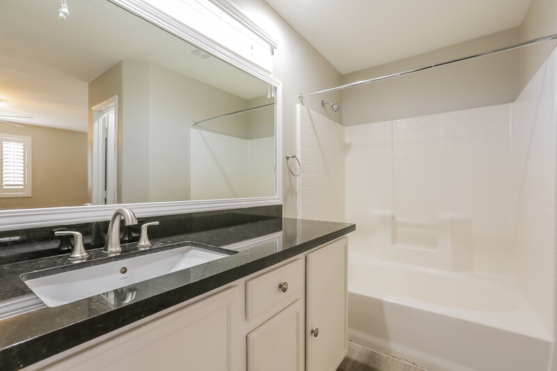 3,030/Mo, 9327 Pyrope Ct Las Vegas, NV 89148 Main Bathroom View