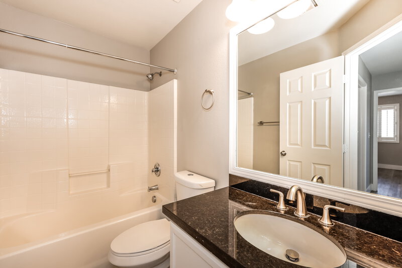 2,090/Mo, 9327 Pyrope Ct Las Vegas, NV 89148 Bathroom View 2