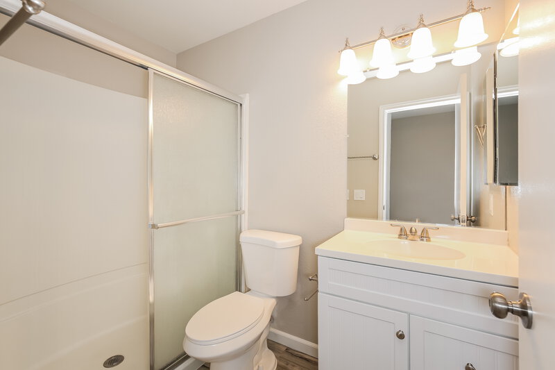 2,070/Mo, 5001 Chambliss Dr Las Vegas, NV 89130 Main Bathroom View