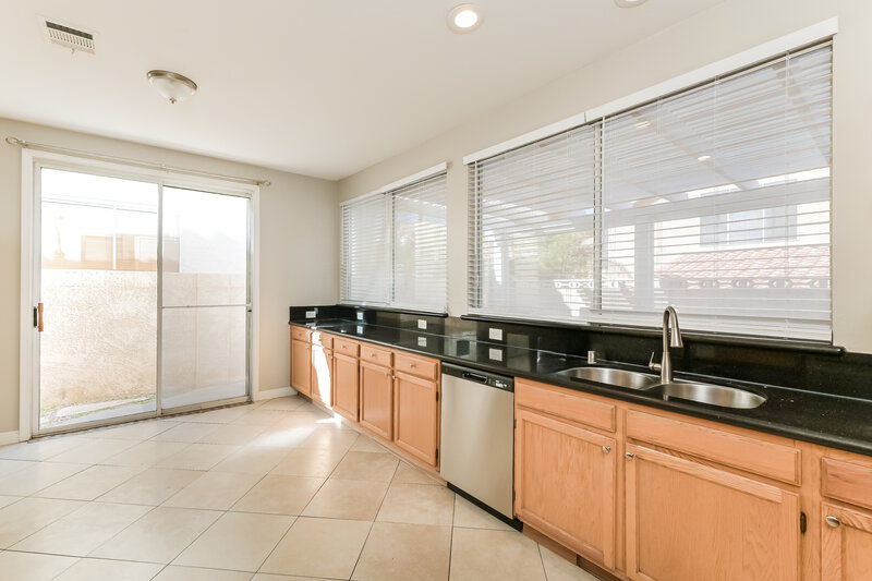 2,400/Mo, 1732 Blanchard Dr Henderson, NV 89074 Kitchen View 2
