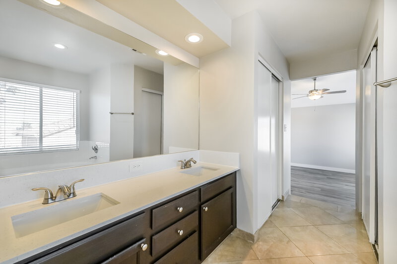 2,400/Mo, 1732 Blanchard Dr Henderson, NV 89074 Main Bathroom View
