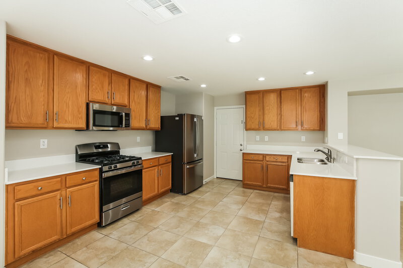 1,975/Mo, 413 Big Cliff Ave North Las Vegas, NV 89031 Kitchen View