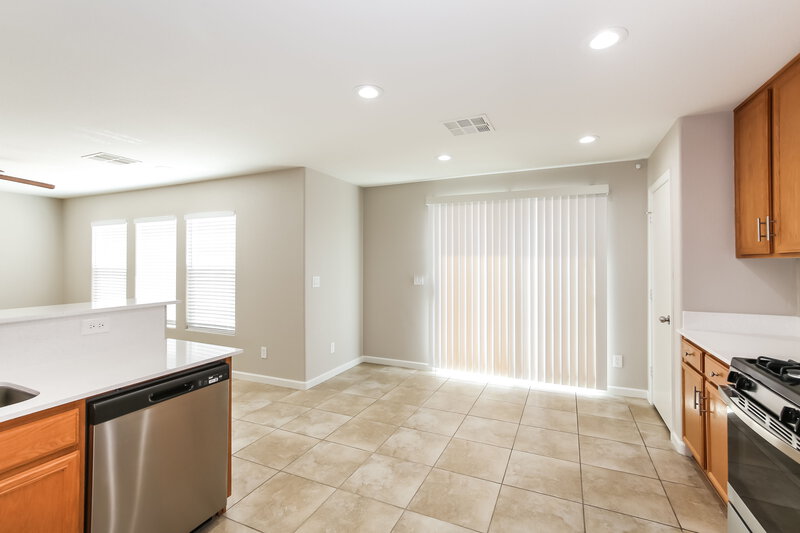 1,975/Mo, 413 Big Cliff Ave North Las Vegas, NV 89031 Kitchen View 2
