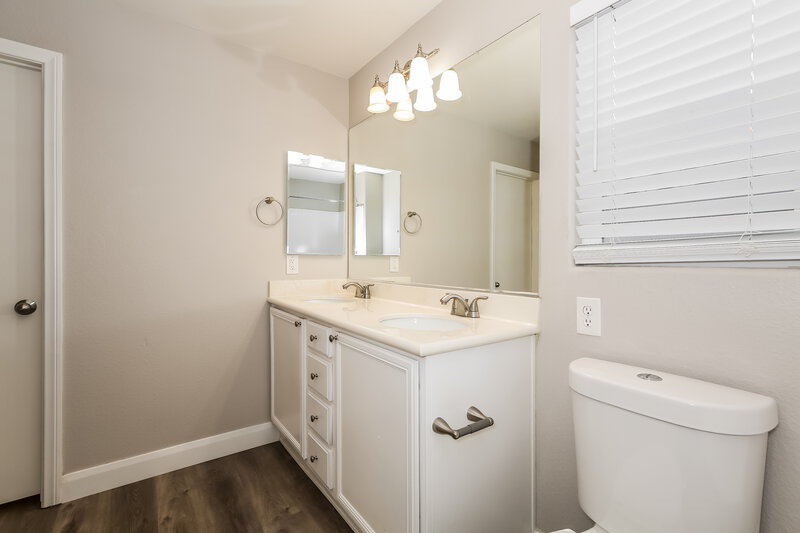 1,950/Mo, 6494 W Haleh Ave Las Vegas, NV 89141 Main Bathroom View