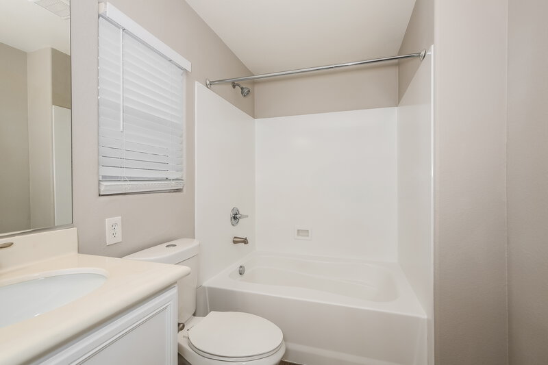1,950/Mo, 6494 W Haleh Ave Las Vegas, NV 89141 Main Bathroom View 2