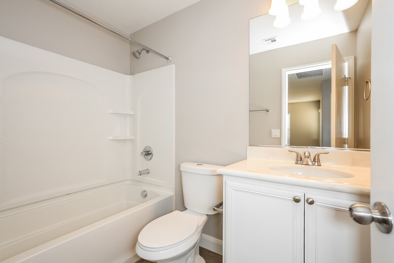 1,950/Mo, 6494 W Haleh Ave Las Vegas, NV 89141 Bathroom View