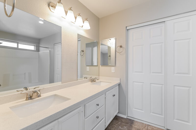 3,110/Mo, 1042 Juniper Ridge Ave Henderson, NV 89015 Main Bathroom View