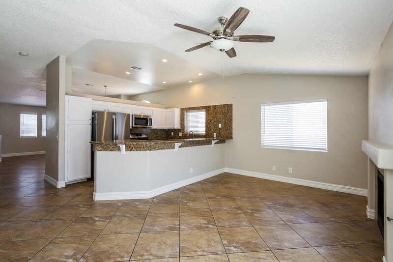 2,205/Mo, 3405 W Red Coach Ave North Las Vegas, NV 89031 Kitchen View