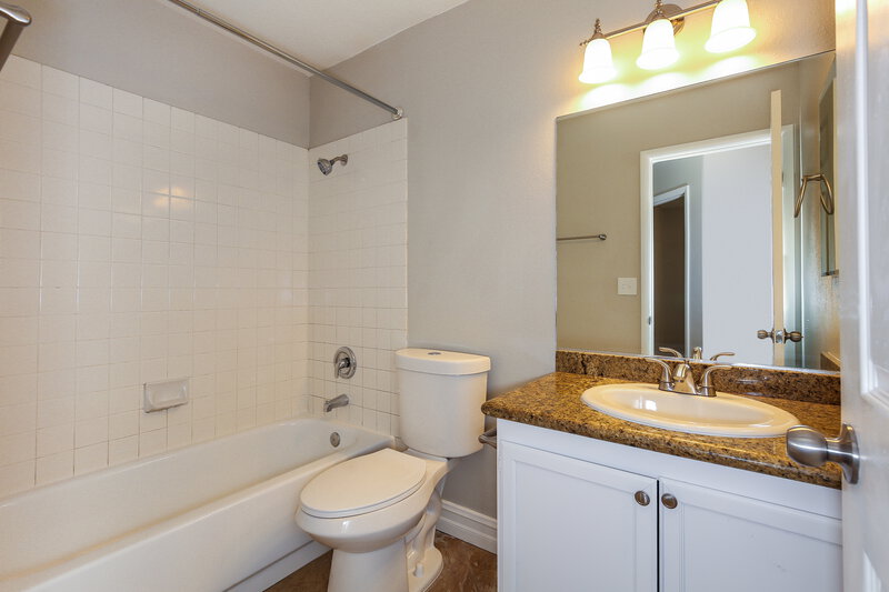 2,205/Mo, 3405 W Red Coach Ave North Las Vegas, NV 89031 Bathroom View