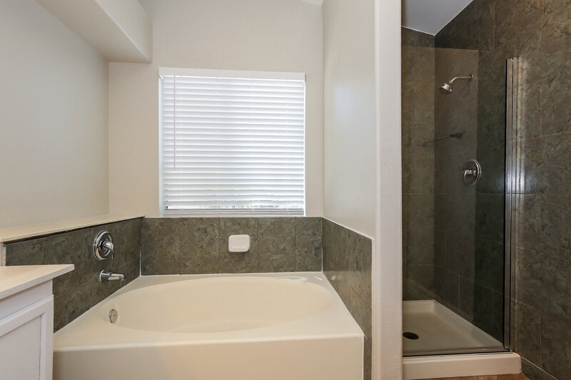 2,205/Mo, 3405 W Red Coach Ave North Las Vegas, NV 89031 Bathroom View 2