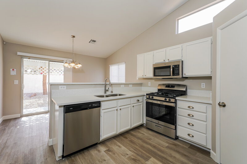 2,015/Mo, 3639 Covewick Dr North Las Vegas, NV 89032 Kitchen View 2