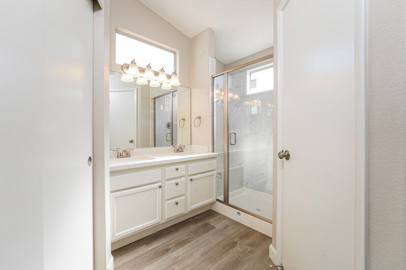 2,015/Mo, 3639 Covewick Dr North Las Vegas, NV 89032 Main Bathroom View