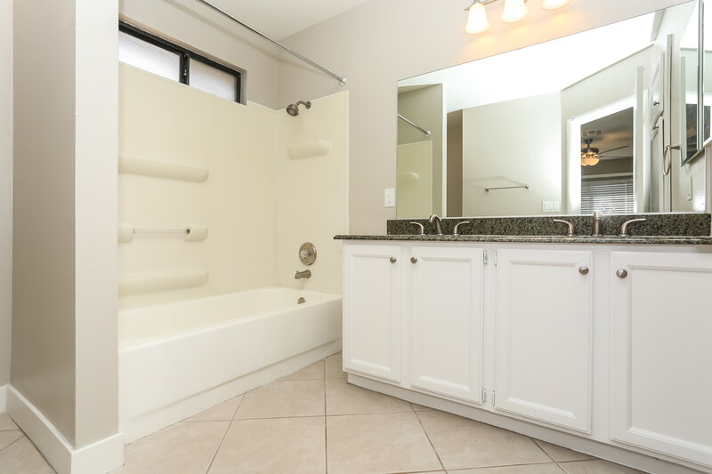 2,020/Mo, 5221 Shady Grove Ln Las Vegas, NV 89130 Main Bathroom View