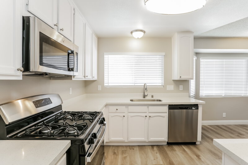 2,510/Mo, 3145 Laurel Ave Henderson, NV 89014 Kitchen View