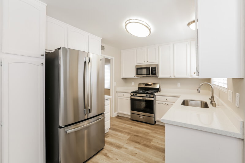 2,510/Mo, 3145 Laurel Ave Henderson, NV 89014 Kitchen View 2