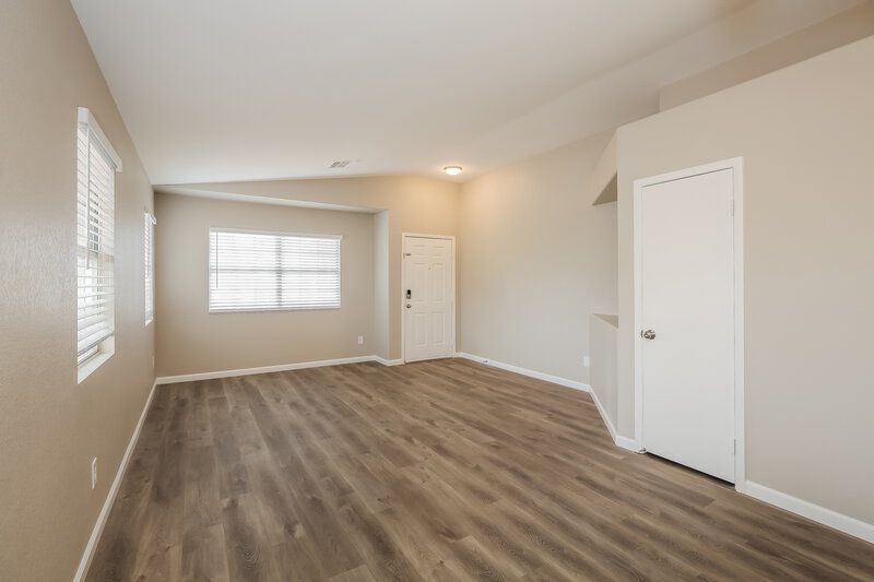2,200/Mo, 5404 Fountain Palm St Las Vegas, NV 89130 Dining Room View