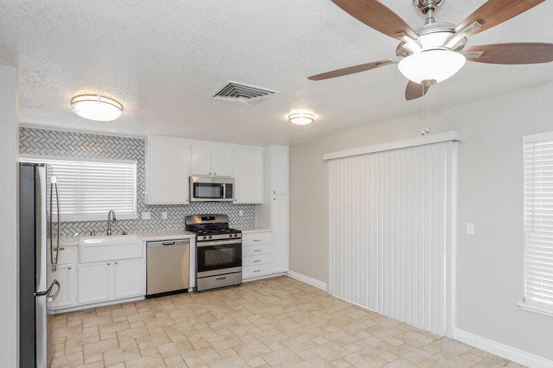 2,350/Mo, 350 Keating St Henderson, NV 89074 Kitchen View