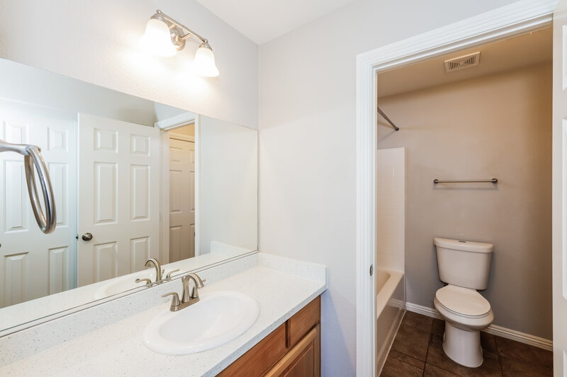 2,370/Mo, 5084 Tunnel Falls Dr Las Vegas, NV 89141 Main Bathroom View