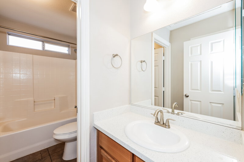 2,370/Mo, 5084 Tunnel Falls Dr Las Vegas, NV 89141 Bathroom View