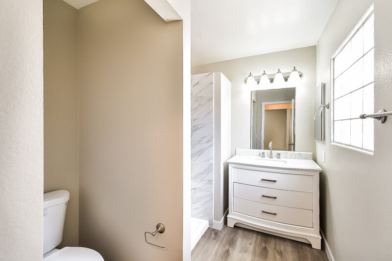 2,025/Mo, 3451 White Mission Dr Las Vegas, NV 89129 Main Bathroom View